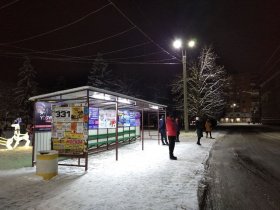 В Горловке появился первый остановочный павильон общественного транспорта с внутренним освещением (фото)