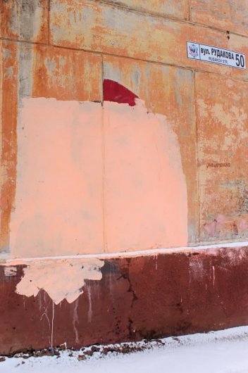 Коммунальные службы Горловки не оценили граффити Моргенштерна на фасаде жилого дома