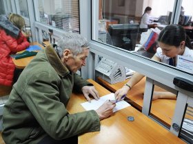 Киев рассказал о планах по выплатам пенсий жителям ЛДНР: запретить доверенности и только личная идентификация