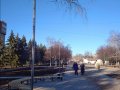 На бульваре Димитрова в Горловке установили скамейки и готовятся к монтажу освещения (фото)
