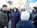 В банкоматах очереди, на заправках свободно: Пушилин посетил пункты эвакуации населения в Донецке