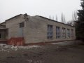 Во время обстрела школы № 50 в Горловке, в восьми соседних домах вылетело 229 окон (фото)