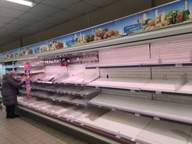 В Киеве объявлен комендантский час с 17.00 до 8.00, в магазинах нехватка продуктов, огромные очереди в аптеки