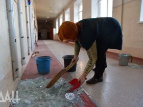 Результаты обстрела ВФУ жилых кварталов Горловки 27 февраля: множество повреждений, два мирных жителя ранены