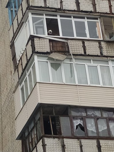 В Горловке снаряд разорвался перед многоэтажкой в жилмассиве "Комсомолец" (фото)
