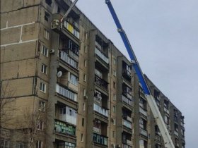 В Горловке устраняют последствия обстрела жилого фонда в жилмассиве 