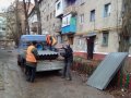 В Горловке устраняют последствия обстрелов жилого массива "Комсомолец" и центральных районов города (фото)