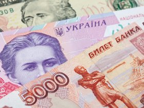 В надежде поменять гривны на рубли жители ДНР занимают очереди в три часа ночи