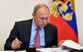 Путин подписал закон о новых антикризисных мерах, на фоне введенных против РФ санкций