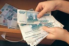 Стало известно на сколько в России поднимут минимальную зарплату и пенсии