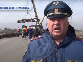 МЧС ДНР вместе с местными жителями восстанавливают мостовые переправы