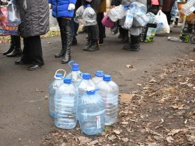 Дождь в помощь: жители ДНР сейчас потребляют в 5 раз меньше воды, чем обычно, но запасы на исходе