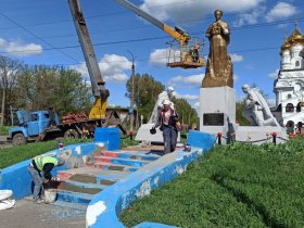 В Горловке приводят в порядок памятники героям Великой Отечественной войны (фото)
