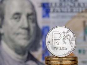 Доллар рухнул ниже 67 рублей