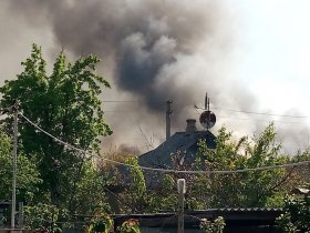 В Горловке в результате обстрелов горят дома