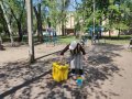 В Горловке приводят в порядок детские площадки во дворах многоэтажек