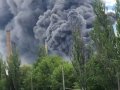 Нанесен мощный ракетный удар по Бахмуту, горит завод стройматериалов "Knauf", разрушен пятиэтажный дом (фото)