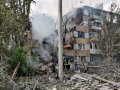 Нанесен мощный ракетный удар по Бахмуту, горит завод стройматериалов "Knauf", разрушен пятиэтажный дом (фото)