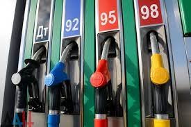 На автозаправочных станциях ДНР подешевел бензин и газ