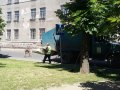 Не смотря на обстрелы: коммунальные службы Горловки приводят в порядок городские улицы и площади (фото)