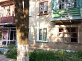 ВСУ обстреляли многоэтажные жилые дома в поселке Гольмовский в Горловке, повреждено здание детского сада