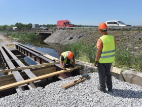 Специалисты из России ремонтируют мост на трассе Донецк – Луганск (фото)