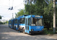 Из-за поврежденной в результате обстрела троллеи в Горловке не вышли на маршрут троллейбусы № 1 и 2