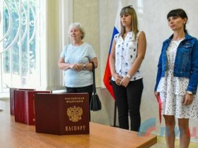 Паспорт РФ можно будет получить на территории Донбасса: в Луганске открылся первый пункт выдачи паспортов РФ