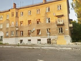 В результате обстрелов горловских посёлков Гольмовский и Пантелеймоновка имеются прямые попадания в жилые дома