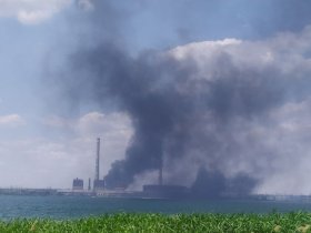 ФОТОФАКТ: горит Углегорская ТЭС, расположеная у Светлодарска, на северо-востоке Горловки
