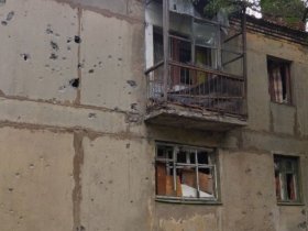 В результате обстрела поселка шахты им. Гагарина в Горловке имеются прямые попадания в жилые дома