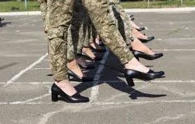 С 1 октября в Украине женщины, которые станут на военный учет, не смогут покинуть страну