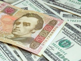 НБУ резко опустил курс гривны, Украине грозит гиперинфляция