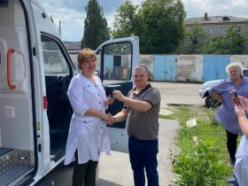 Два новых автомобиля скорой помощи переданы медучреждениям Горловки от Благотворительного фонда семьи Клименко