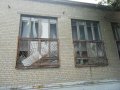 В результате обстрелов в Горловке погибло двое мужчин, повреждены жилые дома, техникум, школа и детсад