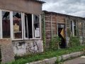 В результате обстрела жилмассива "Солнечный" сильно поврежден мебельный магазин "Ливс" и СТО (фото)