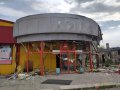 В результате обстрела жилмассива "Солнечный" сильно поврежден мебельный магазин "Ливс" и СТО (фото)