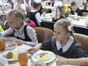 На бесплатное питание в школах детям 1-4 классов в бюджете ДНР предусмотрено в семь раз больше средств