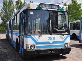 В Горловке обстрелом повреждена троллейбусная подстанция, троллейбусы всех маршрутов сегодня работать не будут