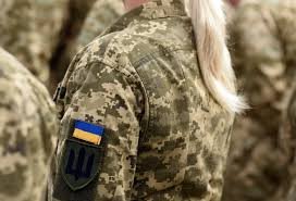 В Украине с 1 октября военнообязанных женщин, определенных профессий, не будут выпускать из страны