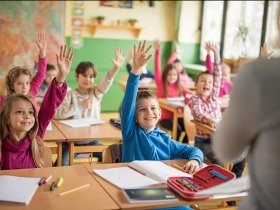 В ДНР выплаты по 10 000 рублей получат около 164 000 школьников
