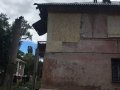 Коммунальные службы Горловки восстанавливают многоквартирные дома после очередного обстрела города