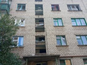 ВСУ обстреляли поселок Гольмовский в Горловке, ранена женщина, разрушены жилые дома