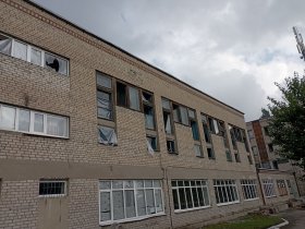 В результате обстрела Никитовского района Горловки повреждено два учебных заведения (фото)