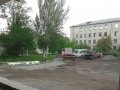 На территории городской больницы № 2 Горловки ведется масштабный ремонт асфальтного покрытия (фото)