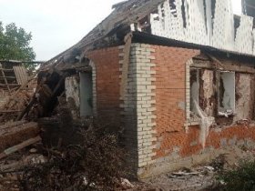 ВСУ в очередной раз обстреляли Горловку, повреждены жилые дома, автомобили, хозпостройки