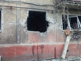 Во время утреннего обстрела центральных районов Горловки ранены двое детей, есть прямые попадания в квартиры