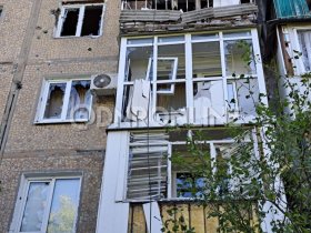 В ходе сегодняшнего обстрела центра Горловки повреждены жилые дома по 8 адресам (фото)