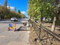 Вдоль проспекта Победы в Горловке продолжается монтаж барьерного ограждения (фото)