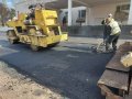 Как проходит ремонт асфальтного покрытия на территории городской больницы № 2 Горловки (фото)
